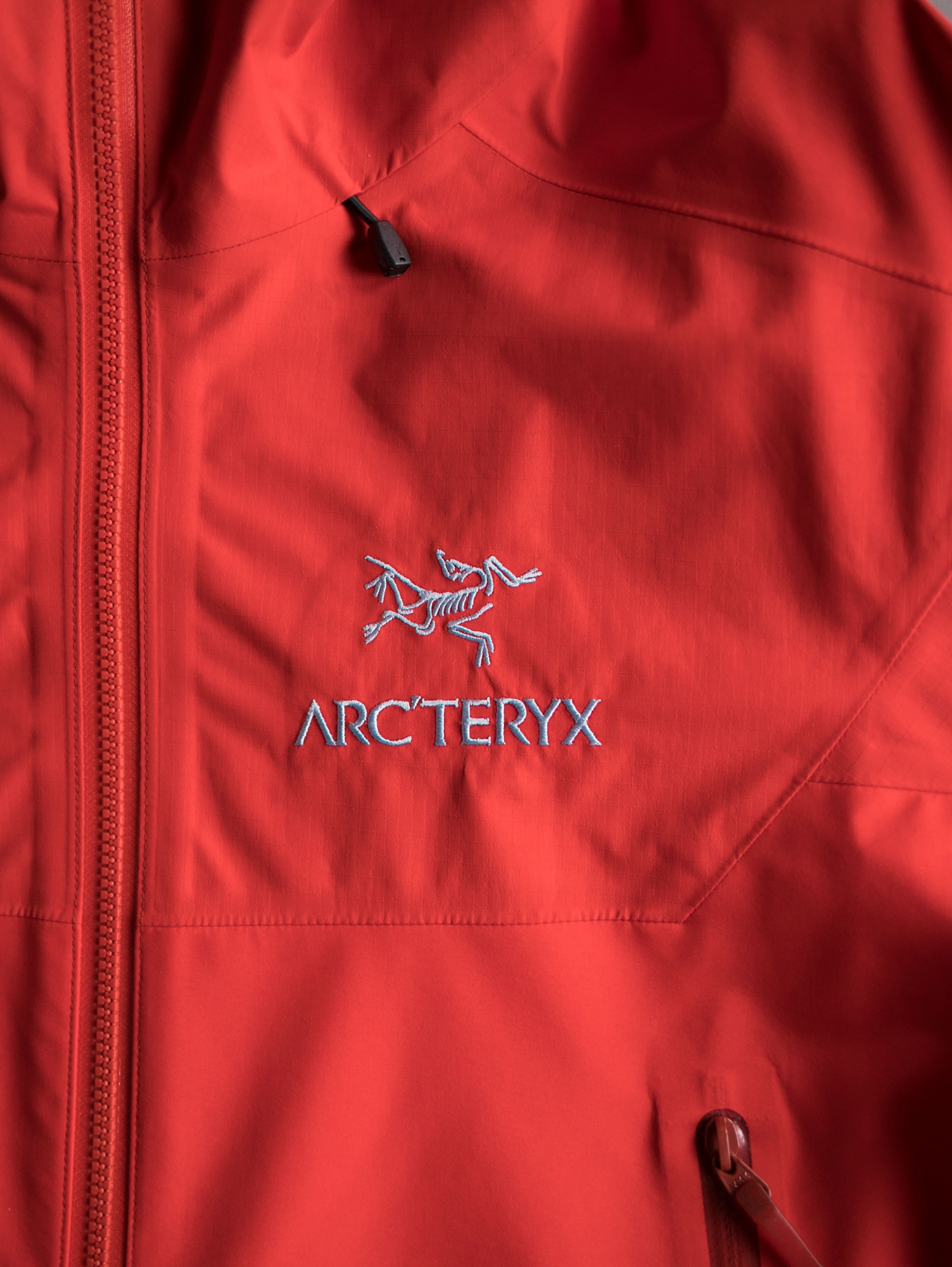 ARC'TERYX / BETA SL HYBRID JACKET Cardinal | Dresswell online store