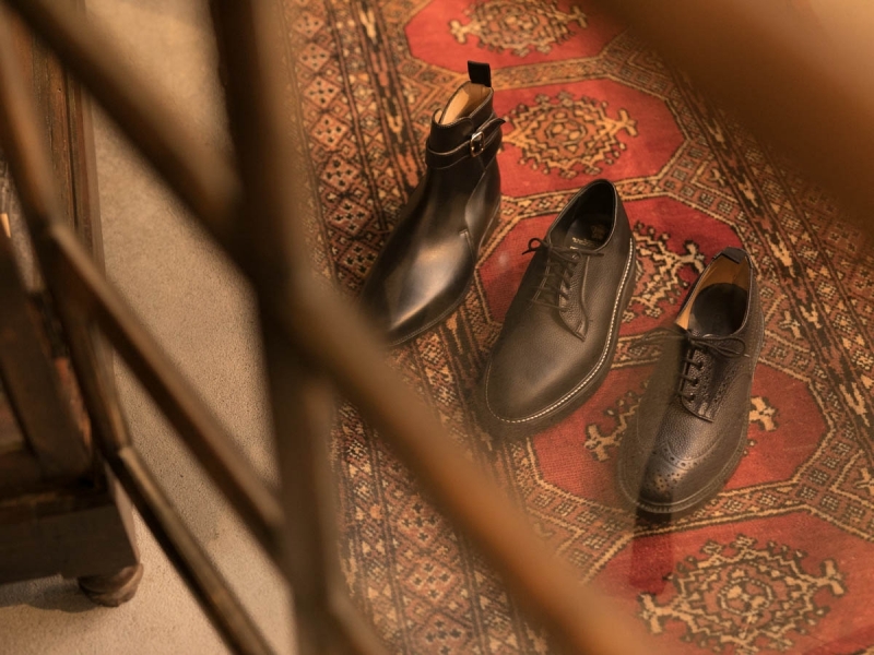 tricker'sの短靴とジョッパーブーツの写真