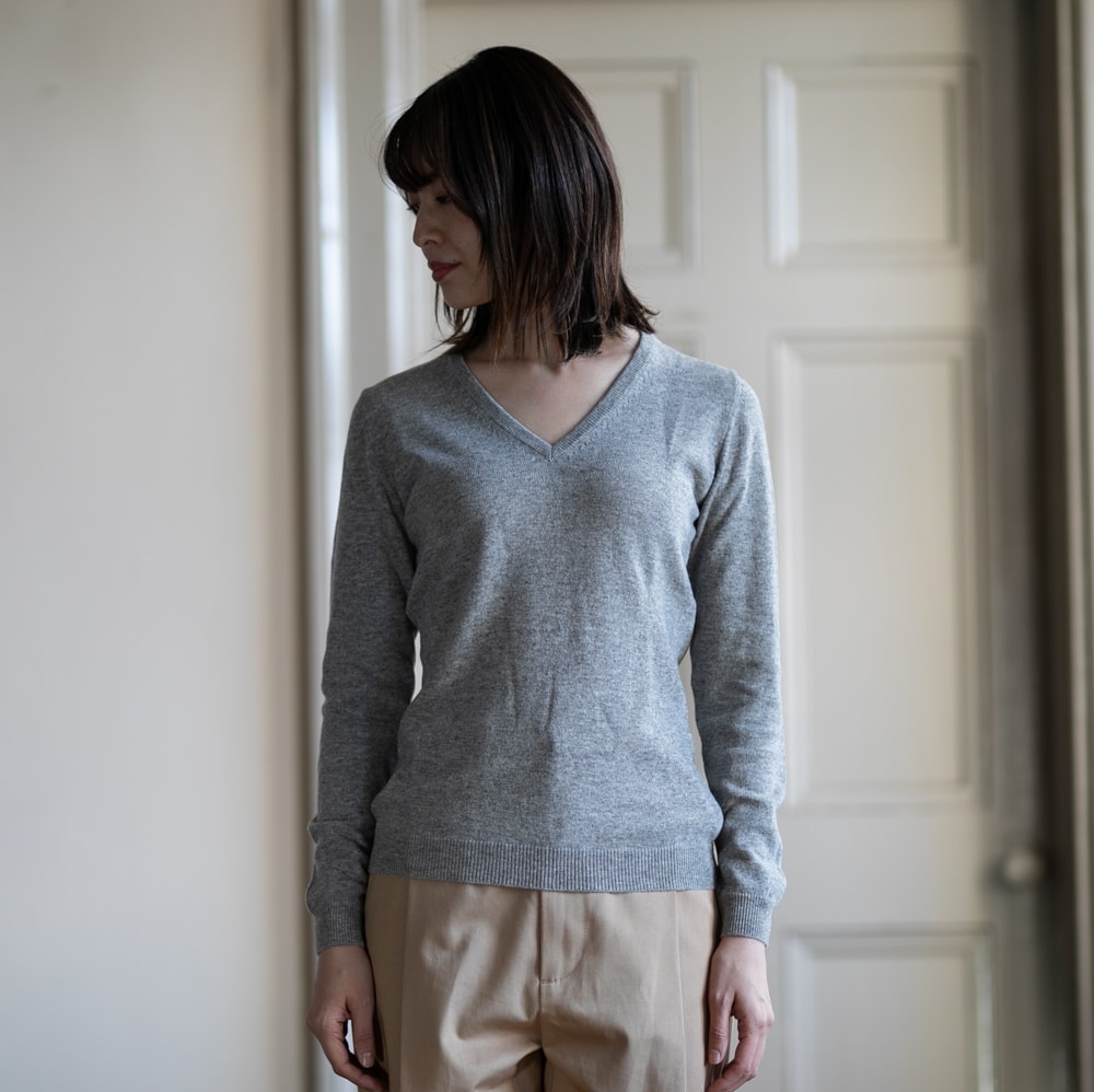 CASHMERE V-NECK PULLOVER Grey | Dresswell online store