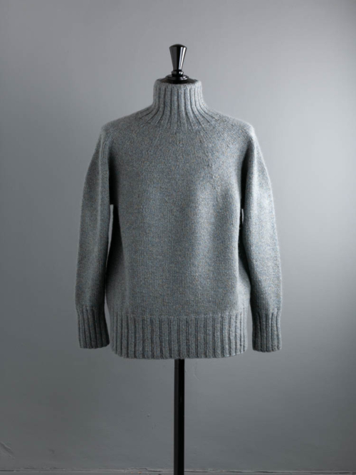 Slopeslow | YOKE TOP TURTLE NECK SWEATER 53:Fade Blue ヤクラムウール多本取り手編みタートルネックセーターの商品画像