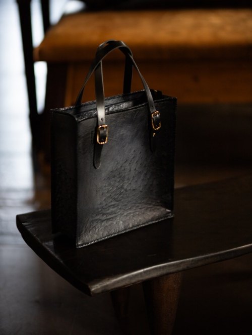 PEZZETTINO × イタリア工房製品 | SFUMATO OSTRICH LEATHER ARTIGIANO TOTE BAG 【9/15受注締切】パティーヌオーストリッチレザーアルティジャーノトートバッグ前金 (総額259,980円)の商品画像